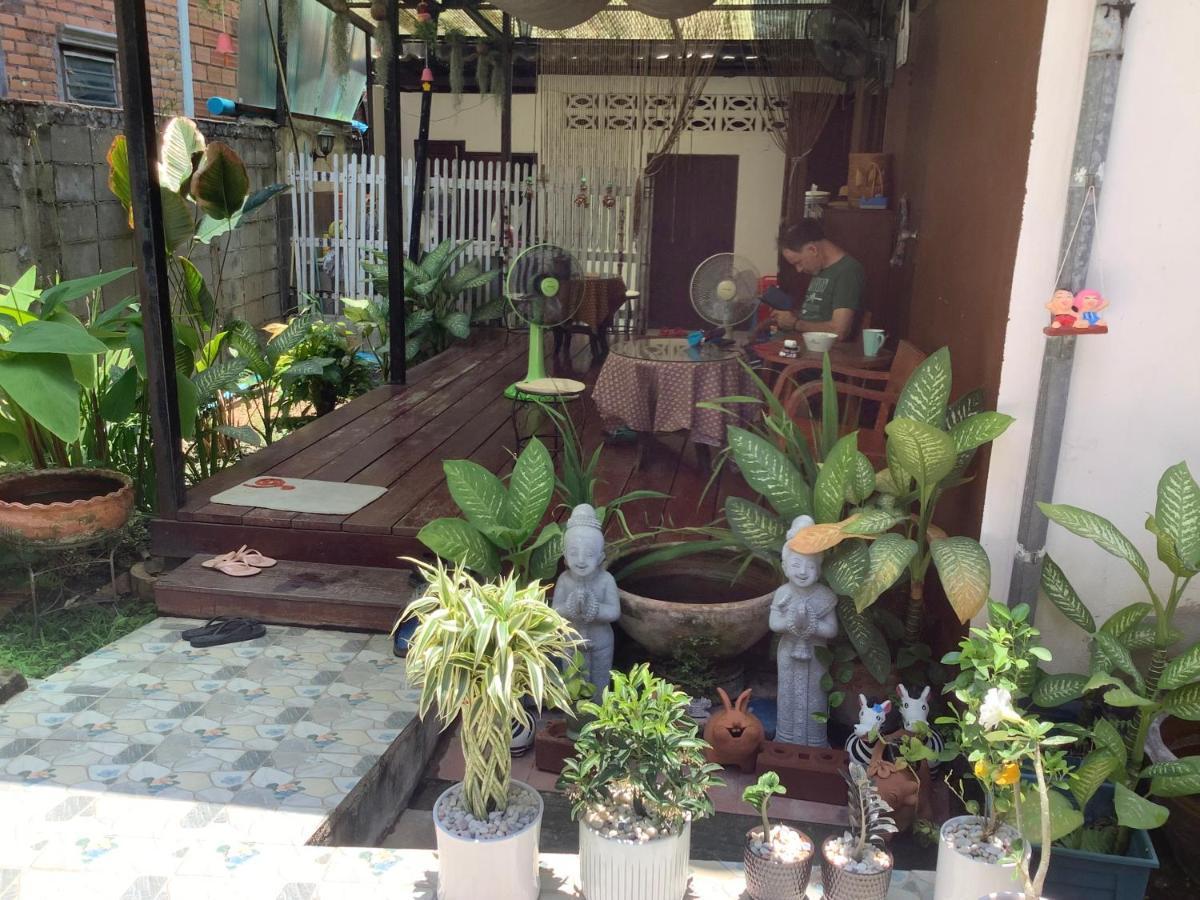 Tata Guesthouse Chiang Mai Exterior foto